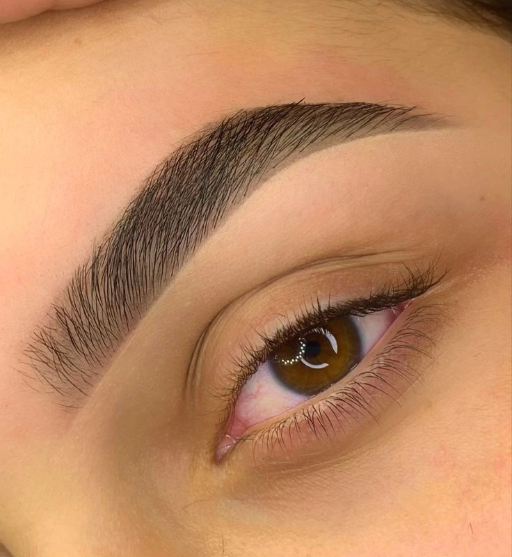 Design de sobrancelhas no Kbella Beauty Studio