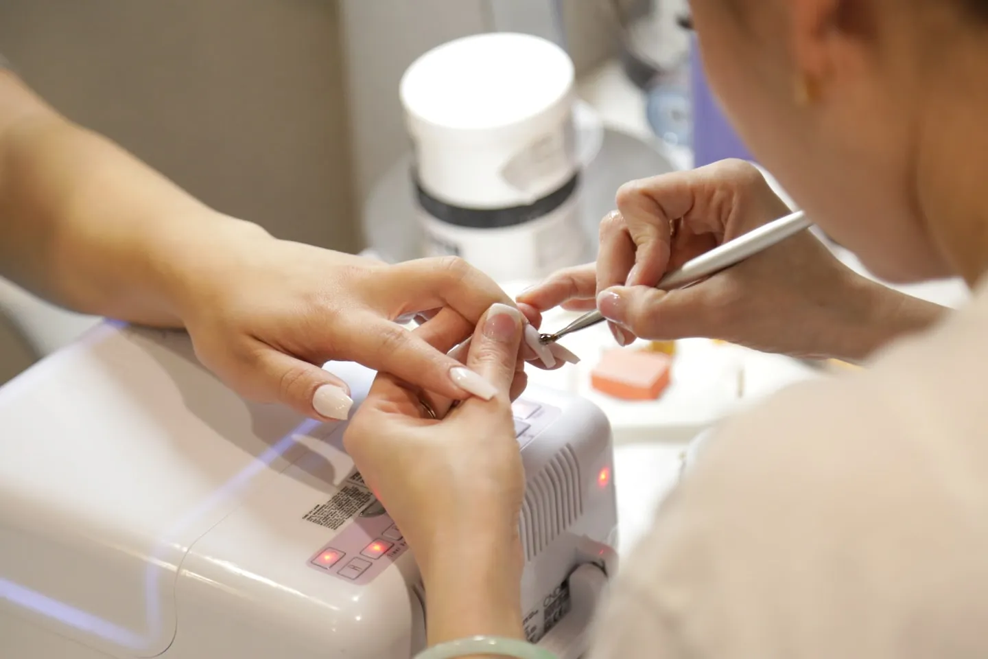Servi&ccedil;o de manicure profissional no Kbella Beauty Studio